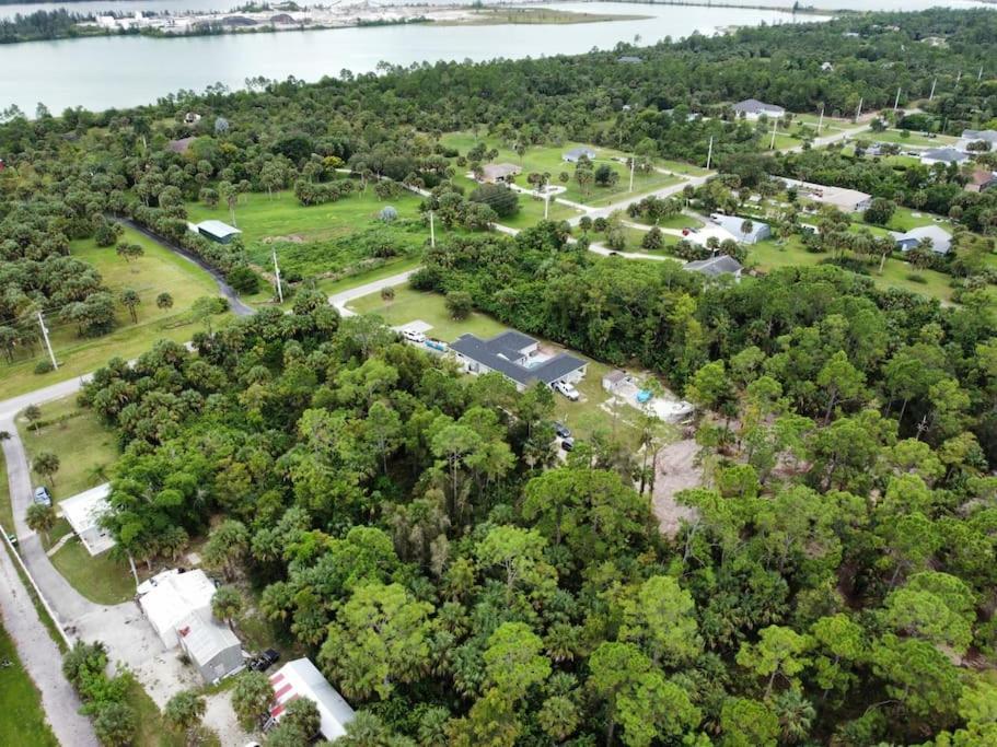 Villa Tranquil Oasis Retreat In Golden Gate Estates à North North Naples Extérieur photo