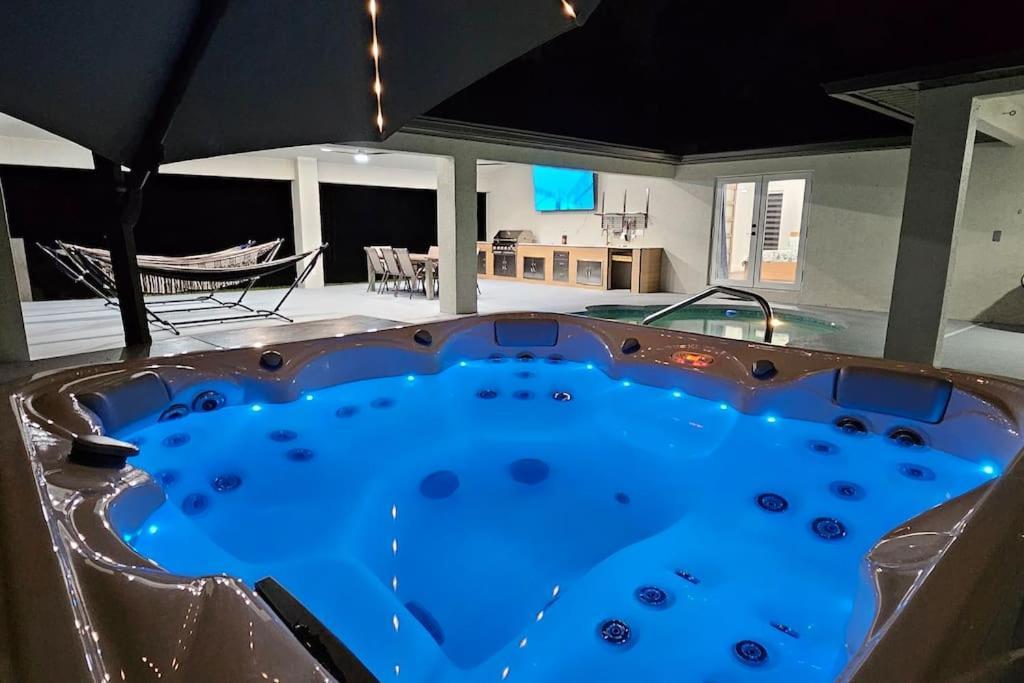 Villa Tranquil Oasis Retreat In Golden Gate Estates à North North Naples Extérieur photo